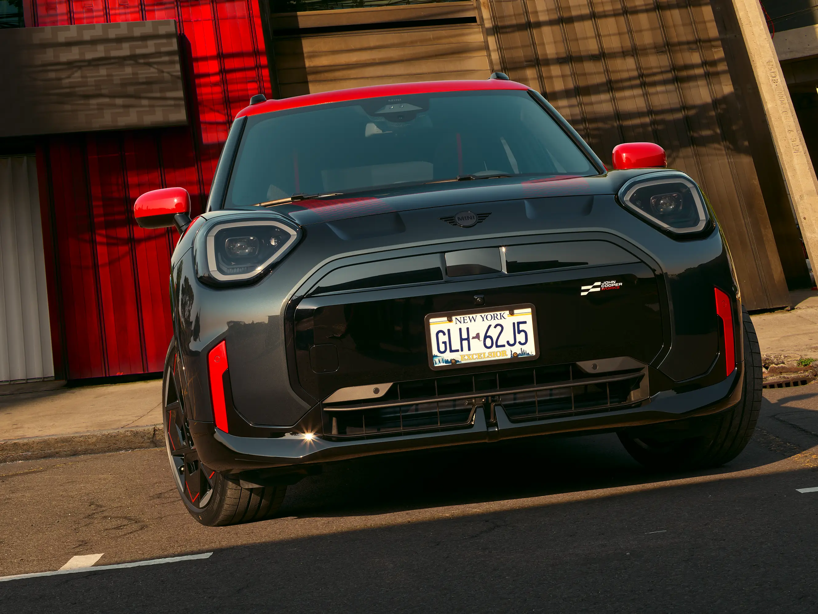 MINI John Cooper Works - Imagine din partea frontală cu J04 JCW