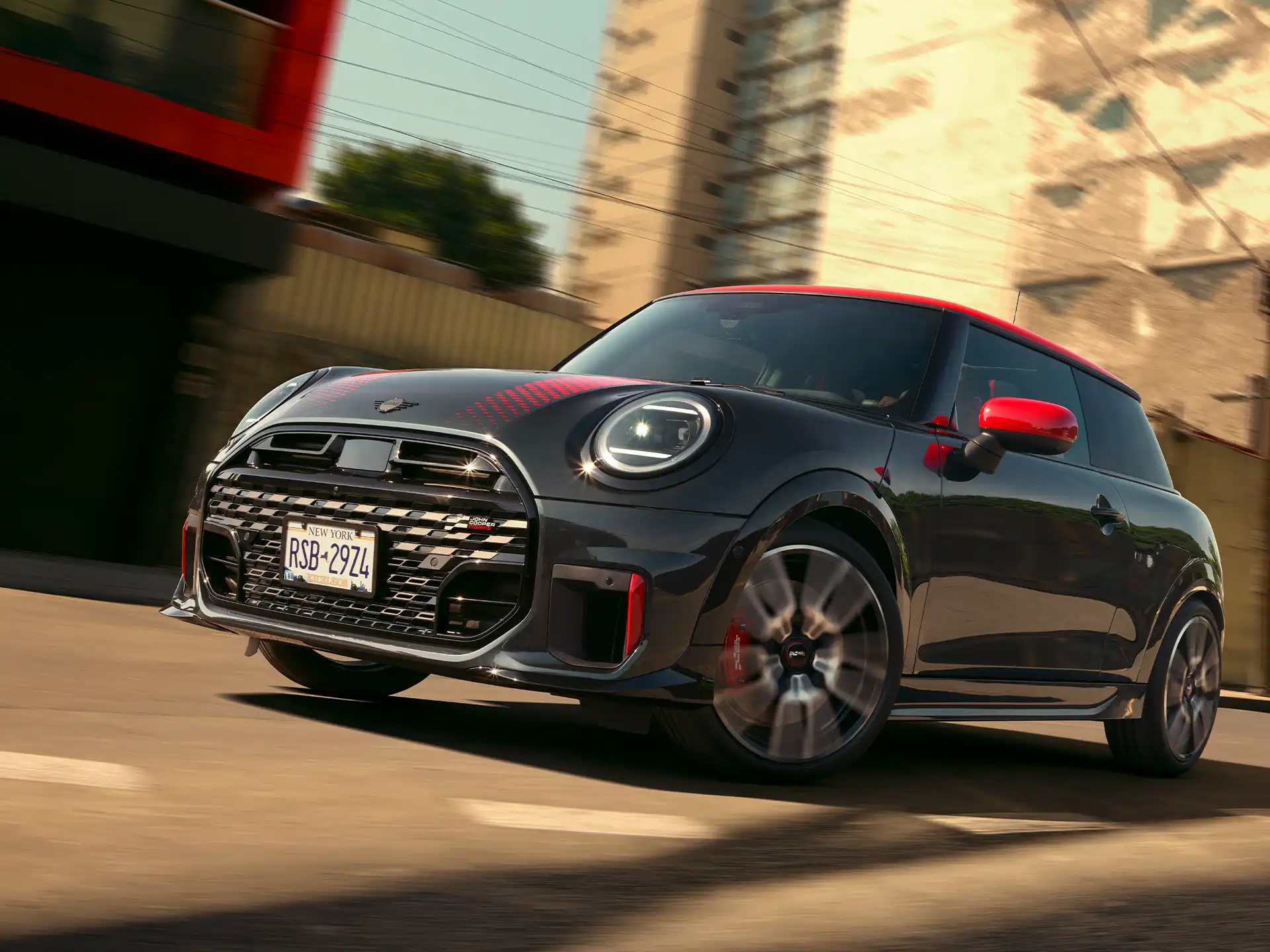 MINI John Cooper Works - Imagine din partea laterală cu F66 JCW