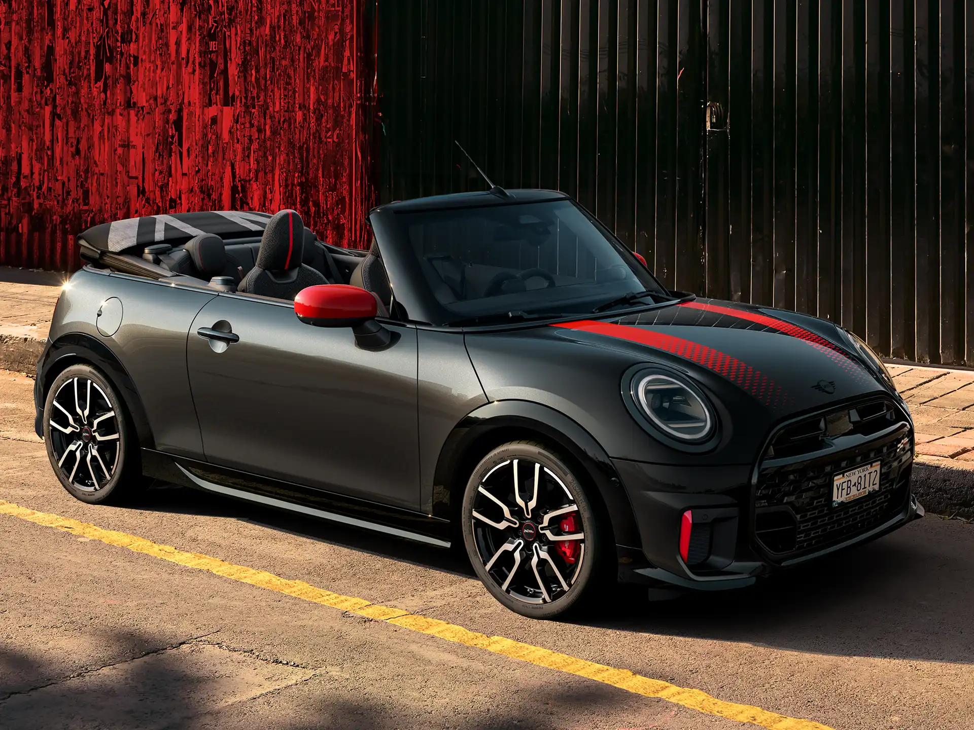 MINI John Cooper Works - Imagine din partea laterală cu F67 JCW