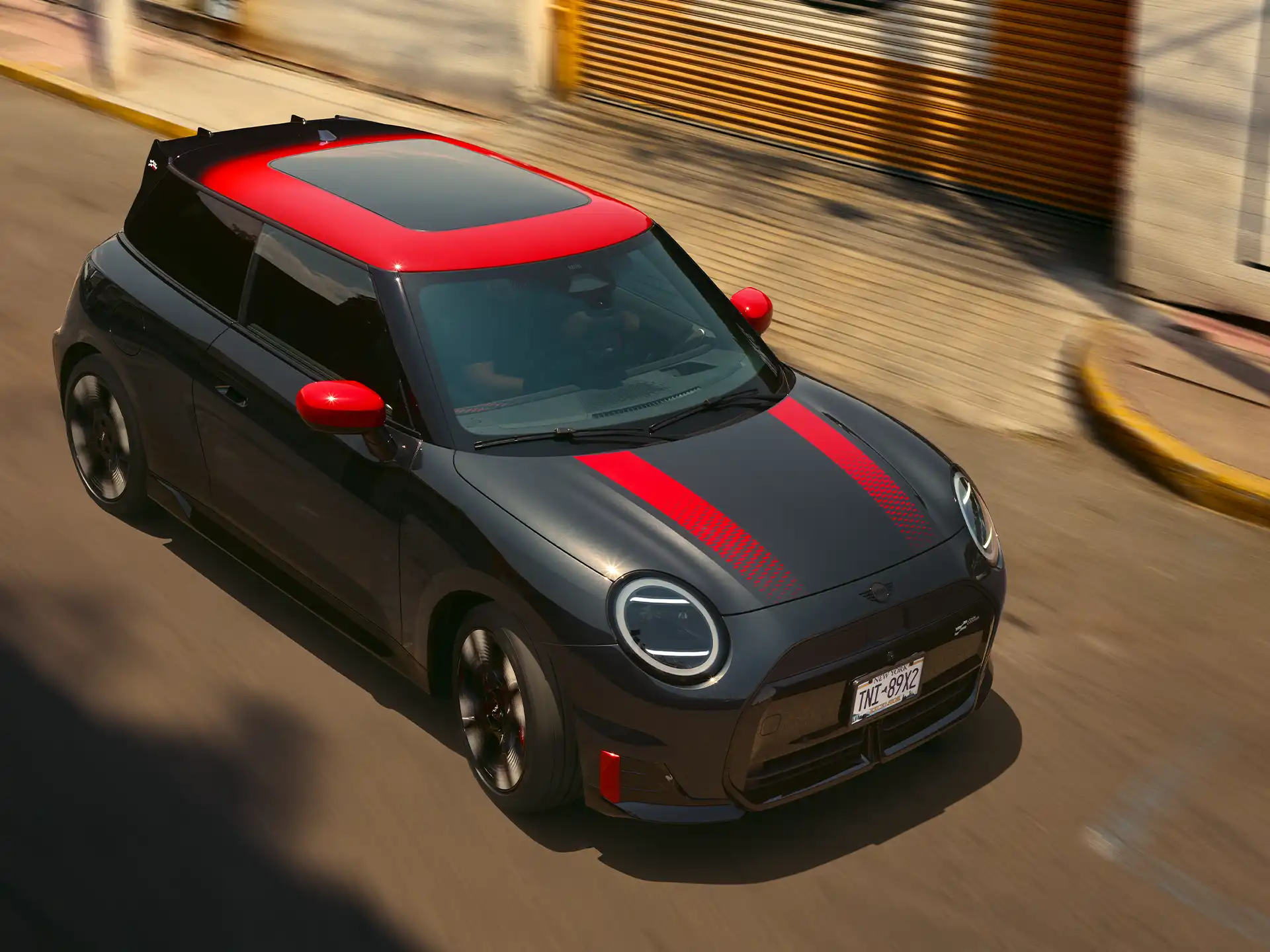 MINI John Cooper Works - Imagine de sus cu J01 JCW