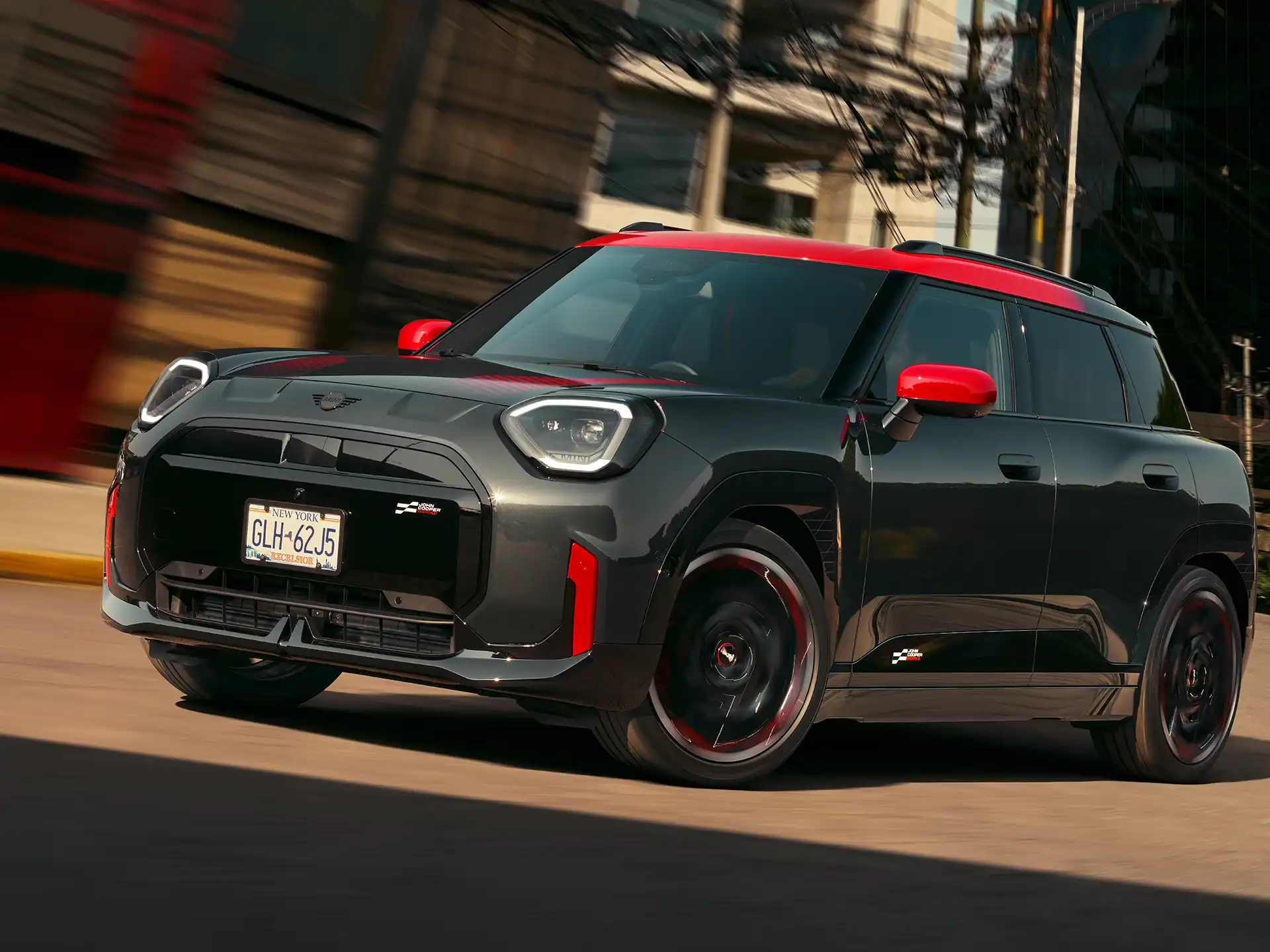 MINI John Cooper Works - Imagine din partea laterală cu J05 JCW