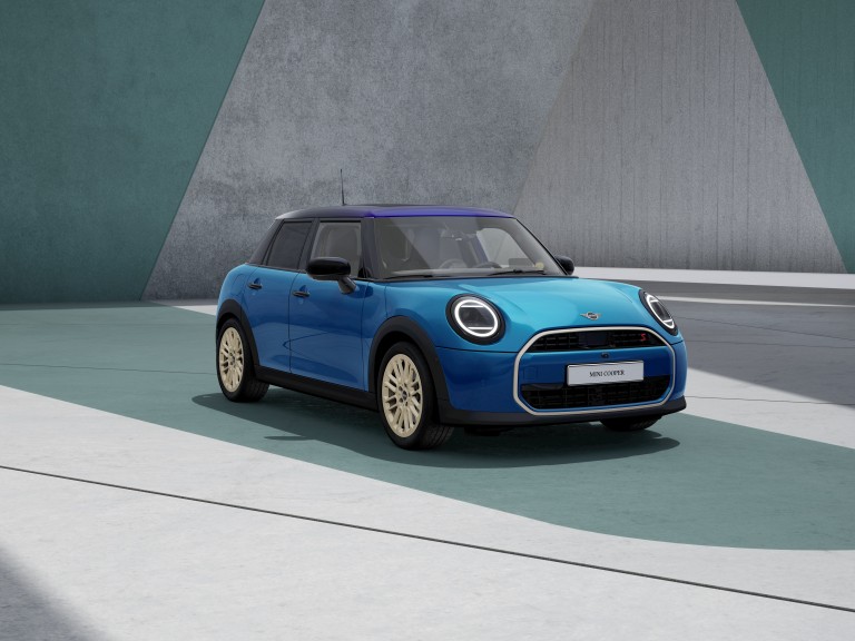 MINI Cooper cu 5 uşi - personalizare - colecţii de stil